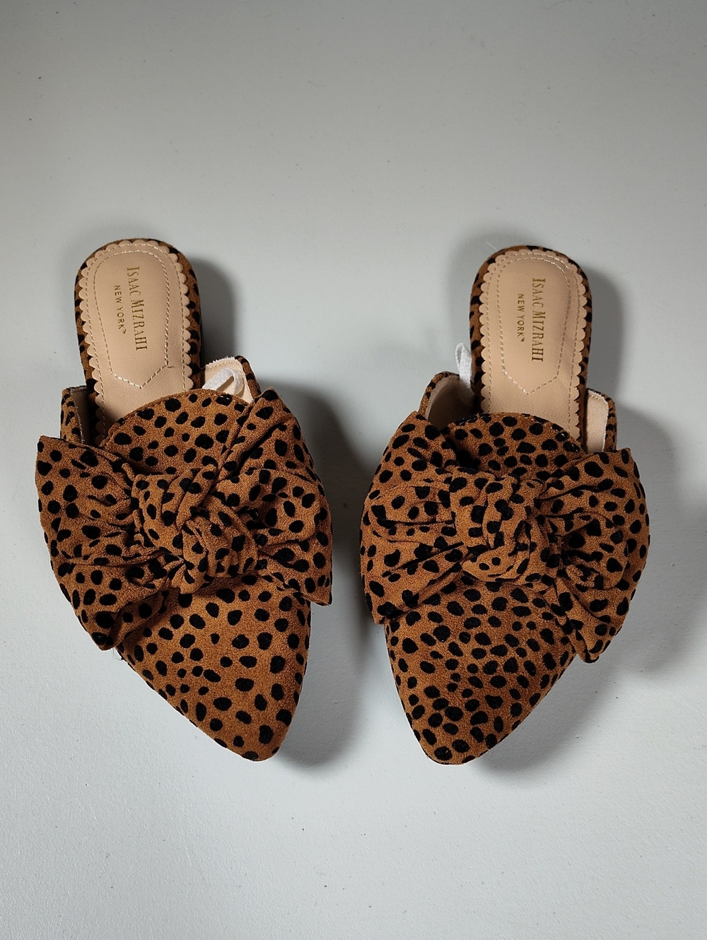 Isaac‎ Mizrahi cheetah print pointed toe bow top slip on mules 6